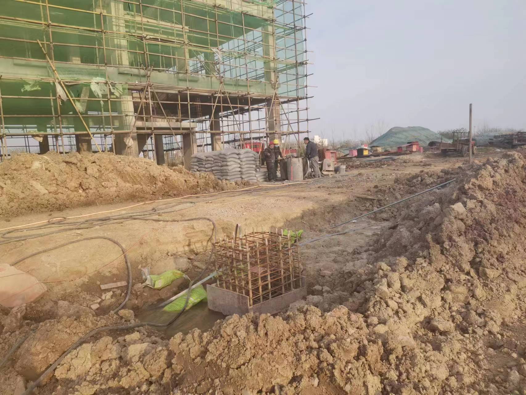 曲松当桥梁出现裂缝的时候应该及时加固修补